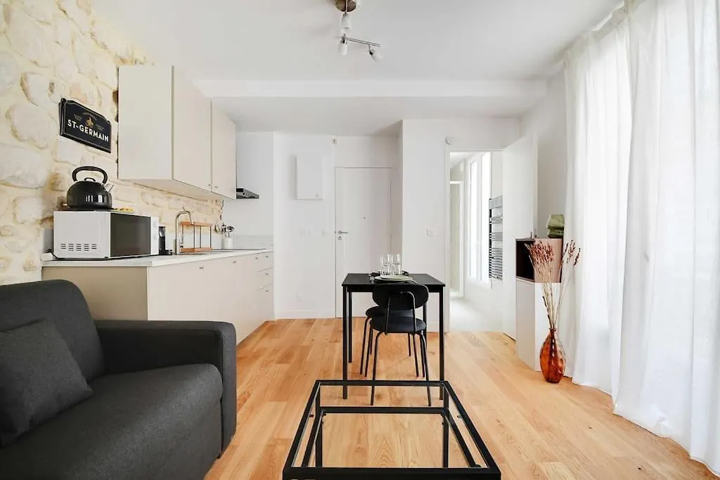 Charming Apartment In Le Marais Paris