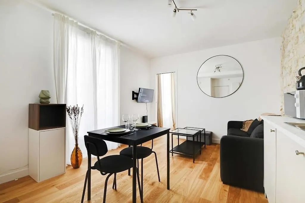 Charming Apartment In Le Marais Paris